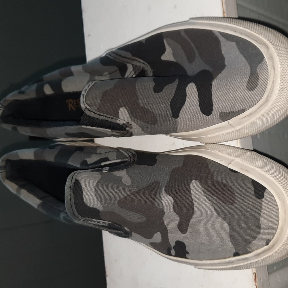 Restricted size 8 slide ons